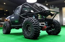 Alternative view of Boom Racing AR44 Axle Mounted Servo Conversion Kit w/ 4-Link Truss Black for Axial SCX10 II